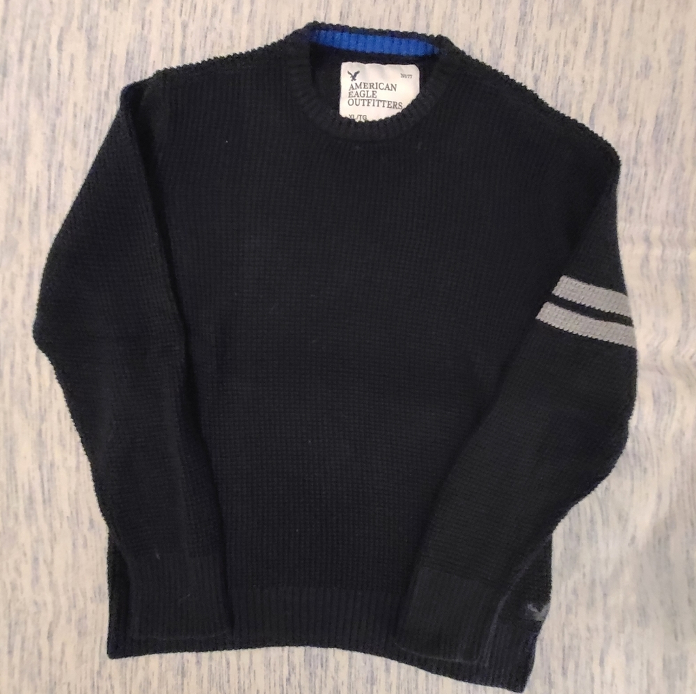 American eagle xl waffle sweater dark navy (almost black) with grey arm strips